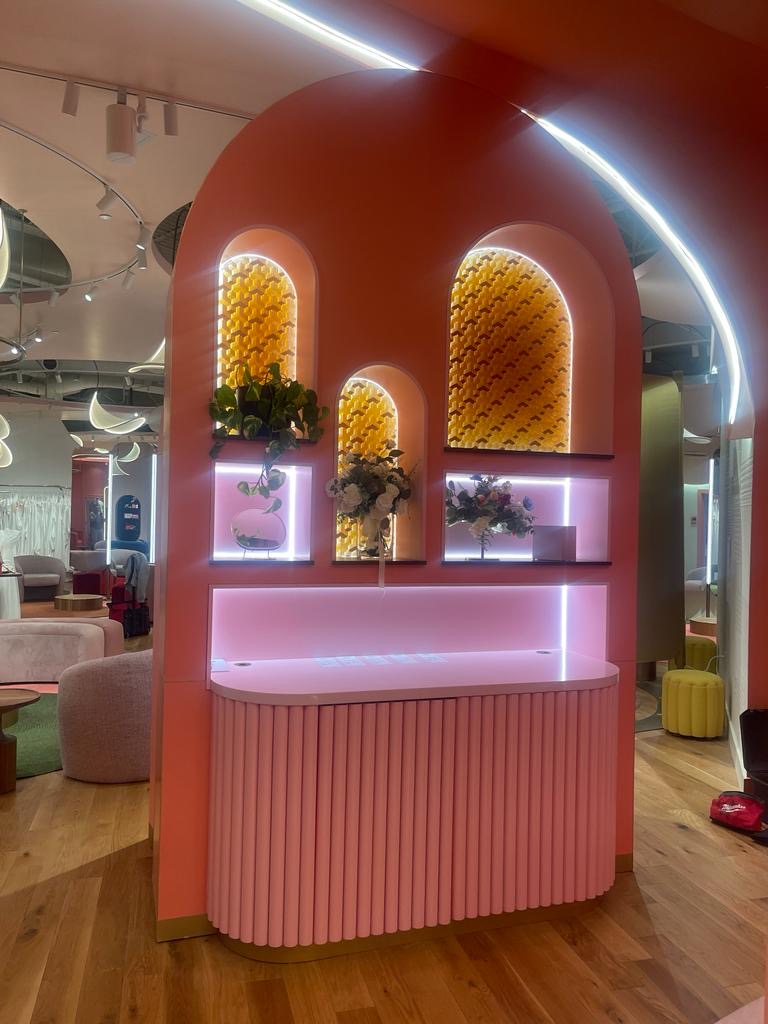 Service counter and illuminated niches
